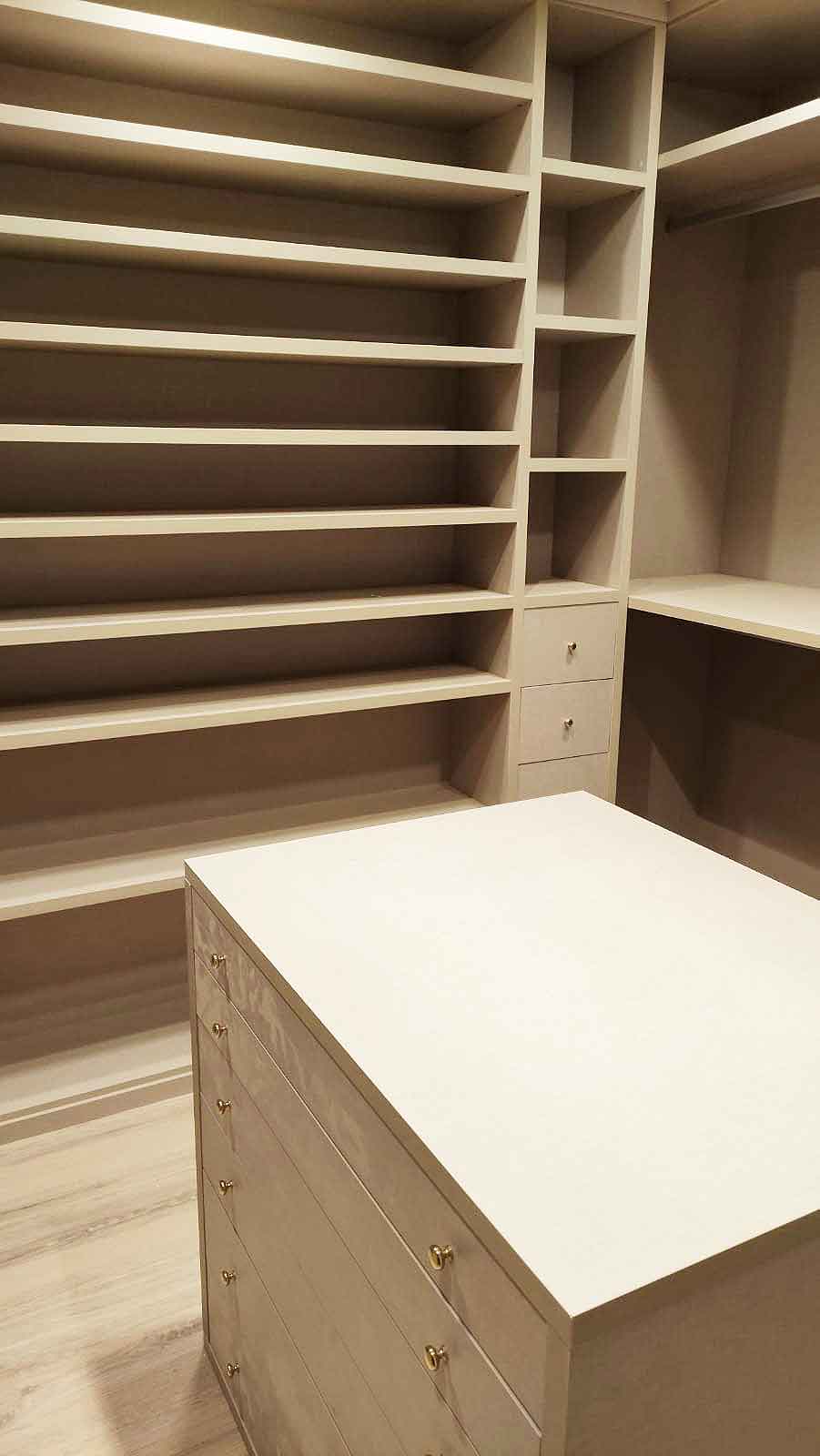 Armario a medida en Soria con frente corredero blanco